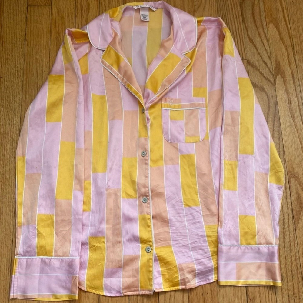 VICTORIA’S SECRET SILK WOMANS Button Down Collar Shirt